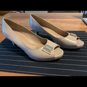 Nude color Naturalizer N5 Comfort heels size 8.5
